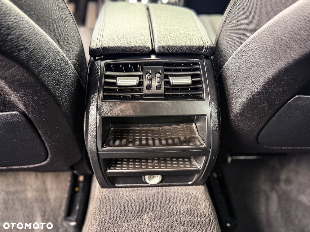 BMW Seria 5 518d Luxury Line - 23