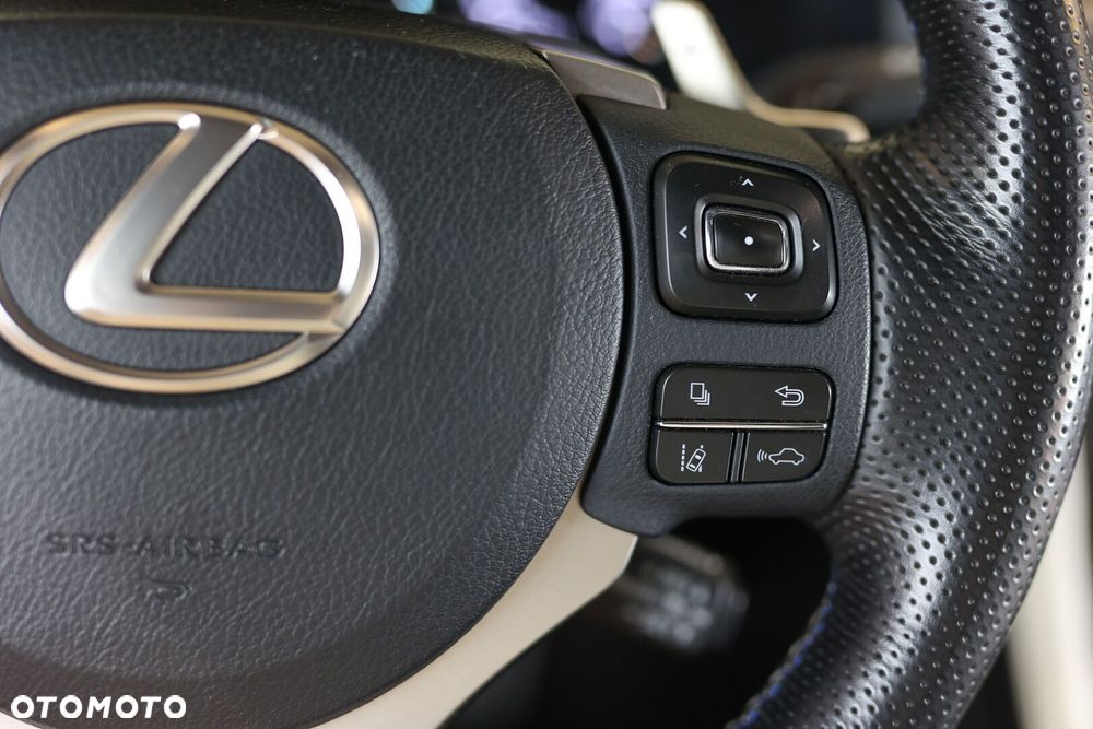 Lexus RC F Carbon - 32