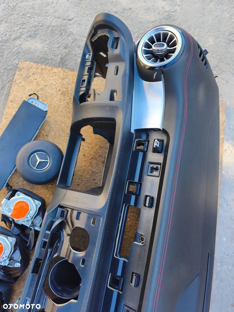 DESKA ROZDZIELCZA KONSOLA AIRBAG PODUSZKI PASY CZERWONA NIĆ MERCEDES W118 CLA AMG - 13