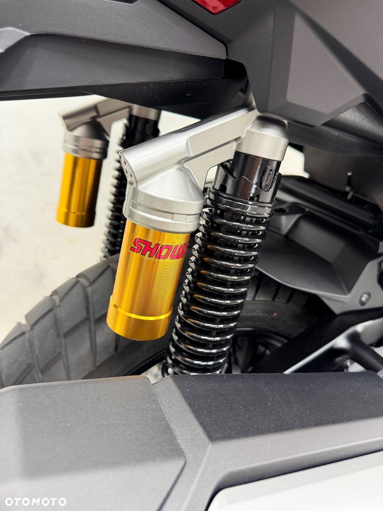Honda ADV350 - 24