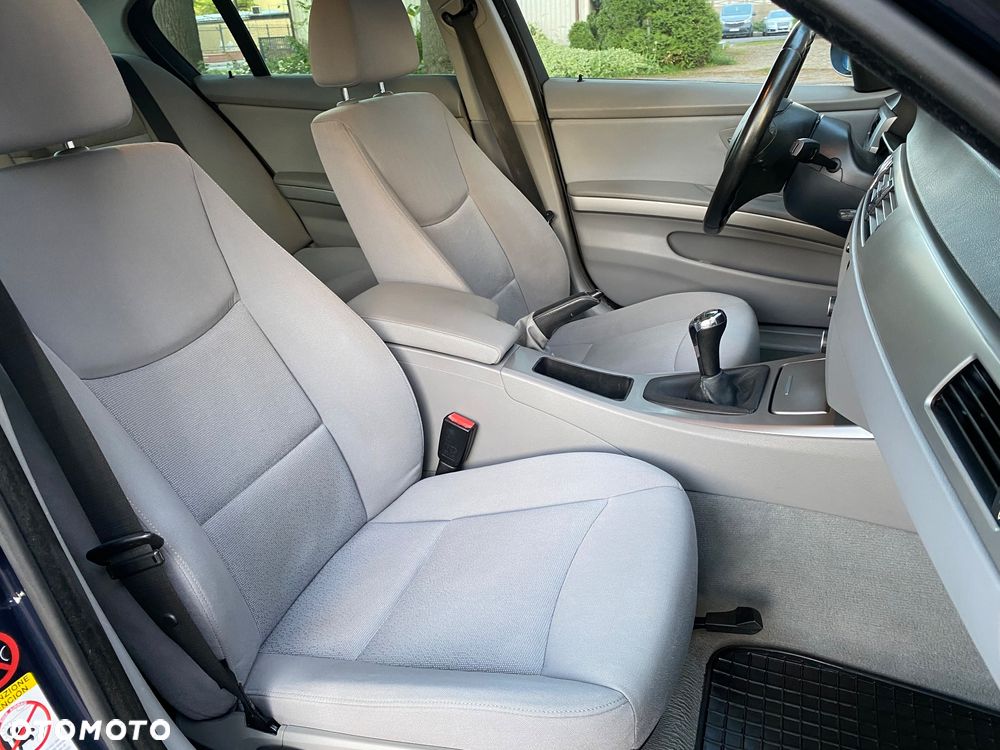 BMW Seria 3 320d - 29