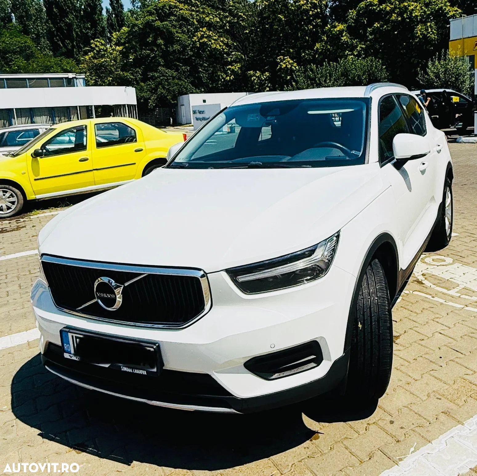 Volvo XC 40 B4 AT8 AWD Mild Hybrid Momentum Pro - 5