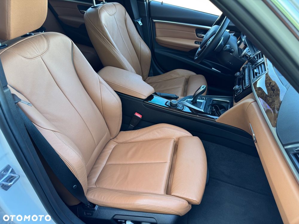 BMW Seria 3 330e iPerformance Luxury Line - 28