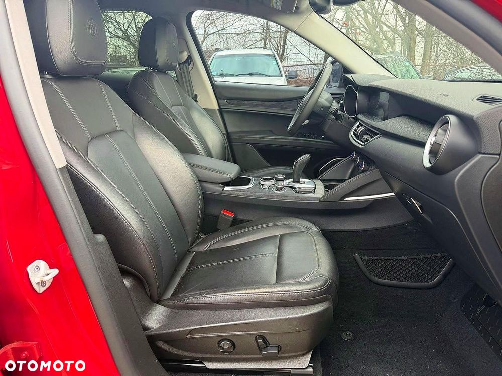 Alfa Romeo Stelvio - 8