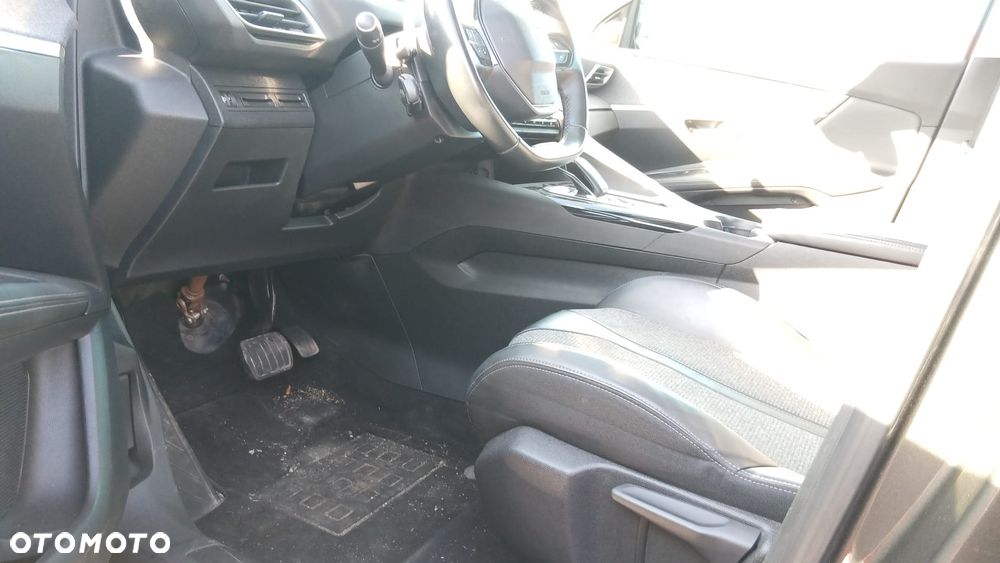 Peugeot 3008 1.6 BlueHDi Allure S&S EAT6 - 9