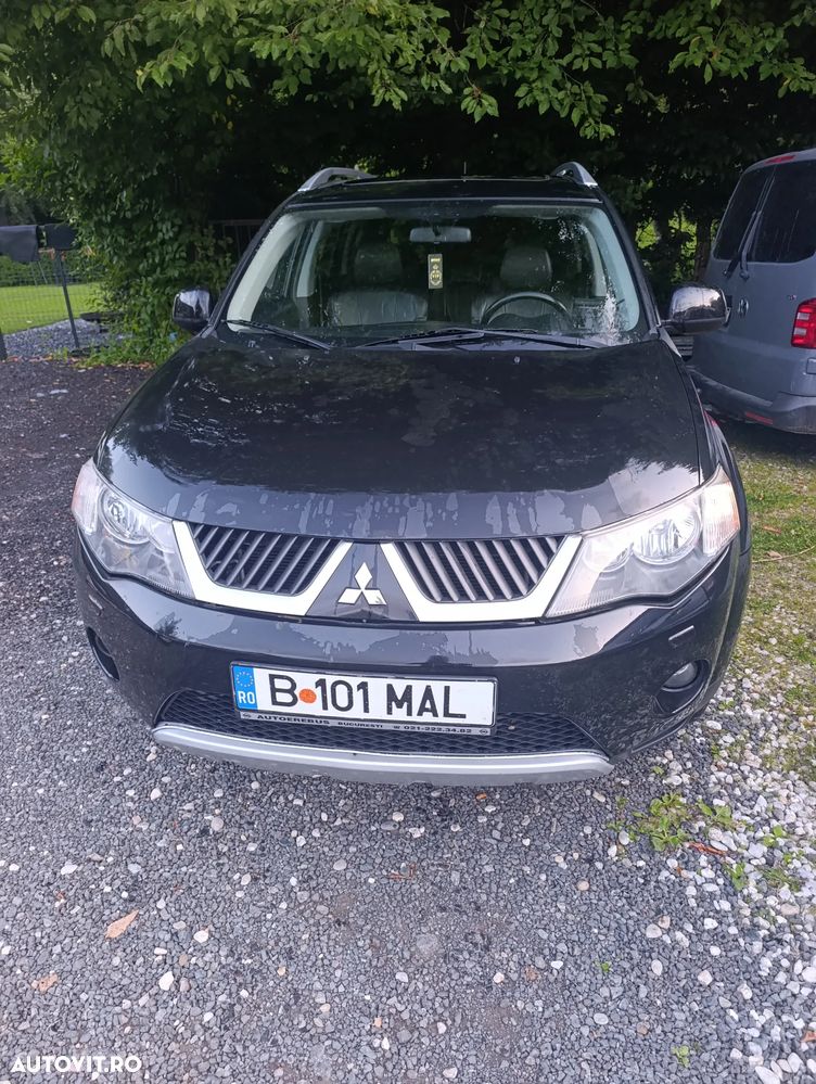 Mitsubishi Outlander - 1