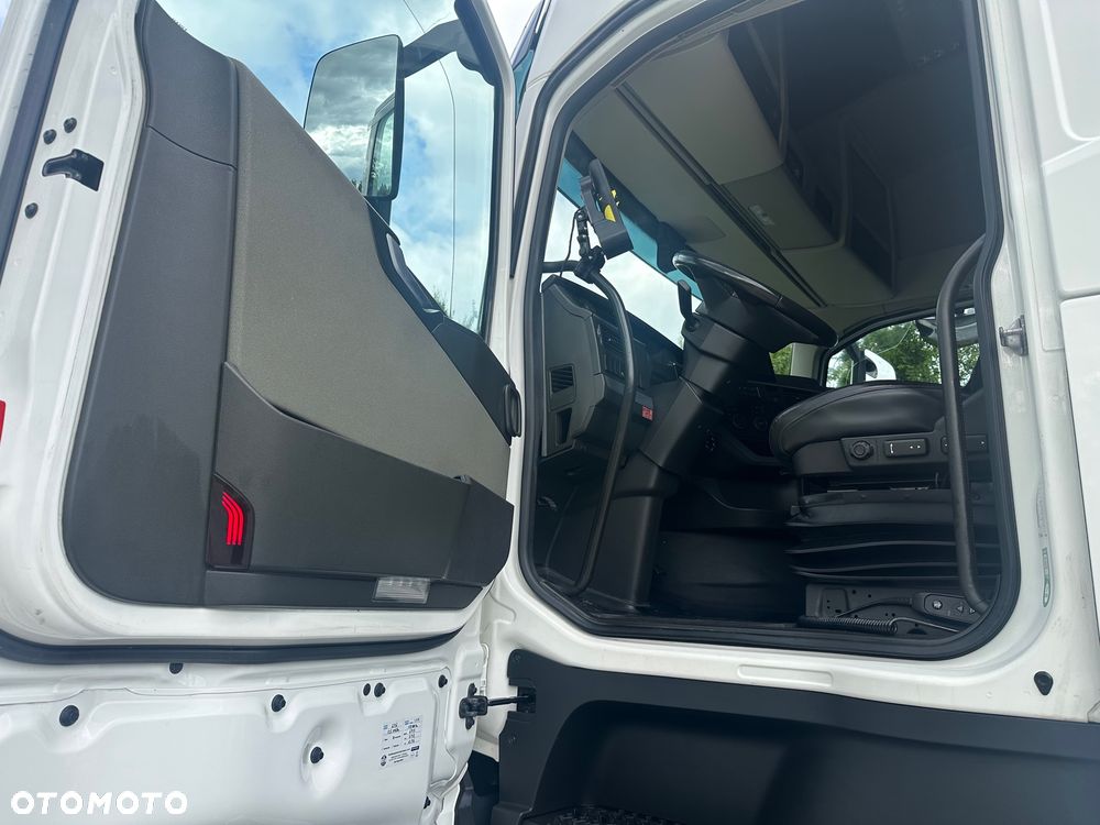 Volvo / FH460 / 6X2 / HAKOWIEC / MEILLER -KIPPER / Oś-SKRĘTNA-PODNOSZONA / - 29