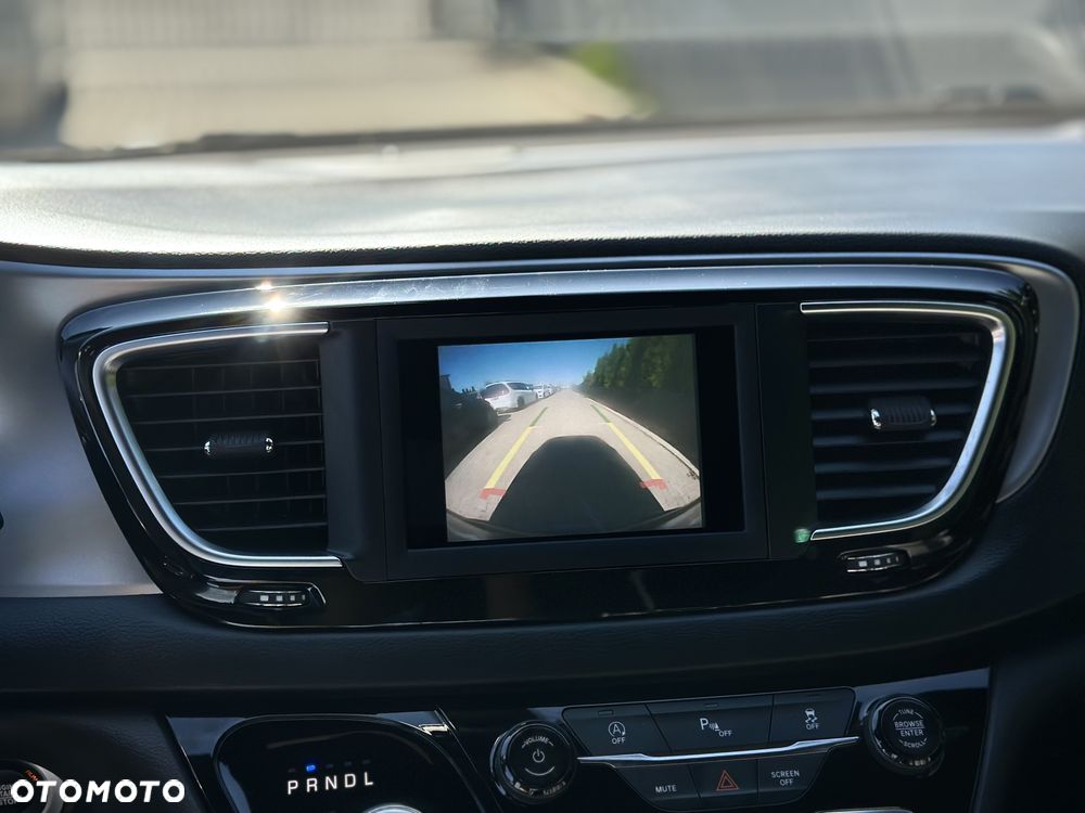 Chrysler Pacifica - 33