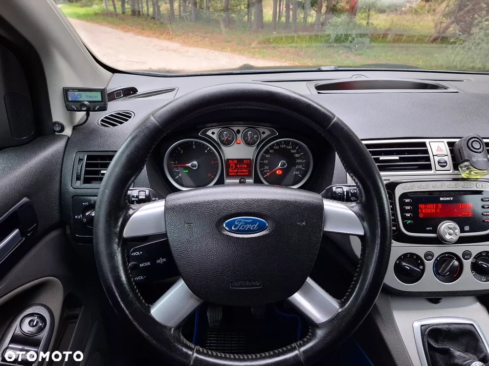 Ford Kuga - 8