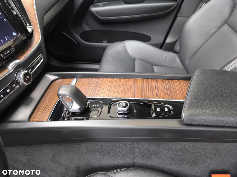 Volvo XC 60 B5 B AWD Geartronic Momentum Pro - 18