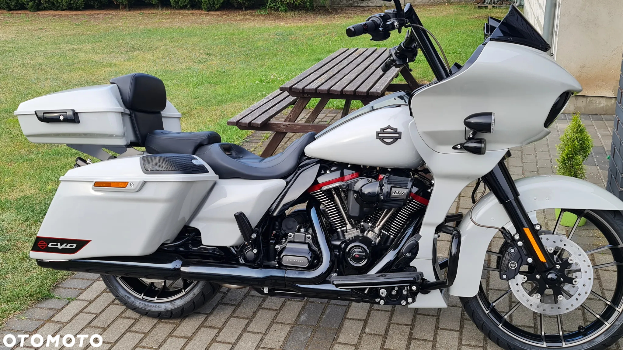 Harley-Davidson Touring Road Glide - 11