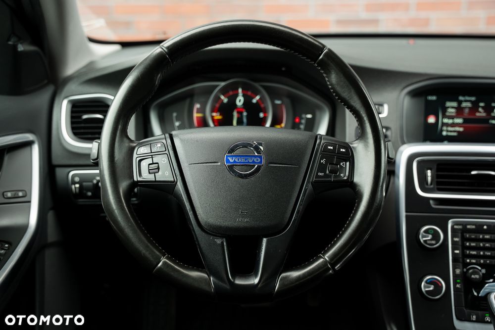 Volvo S60 D3 Drive-E Momentum - 30