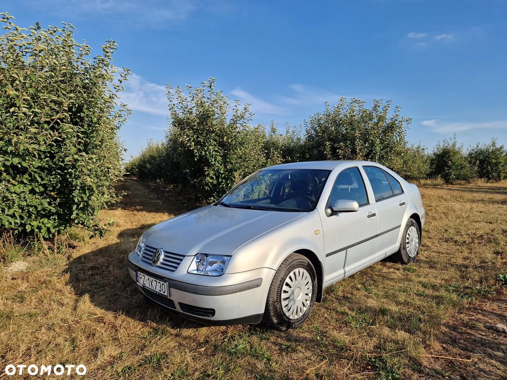 Volkswagen Bora 1.6 Basis - 1