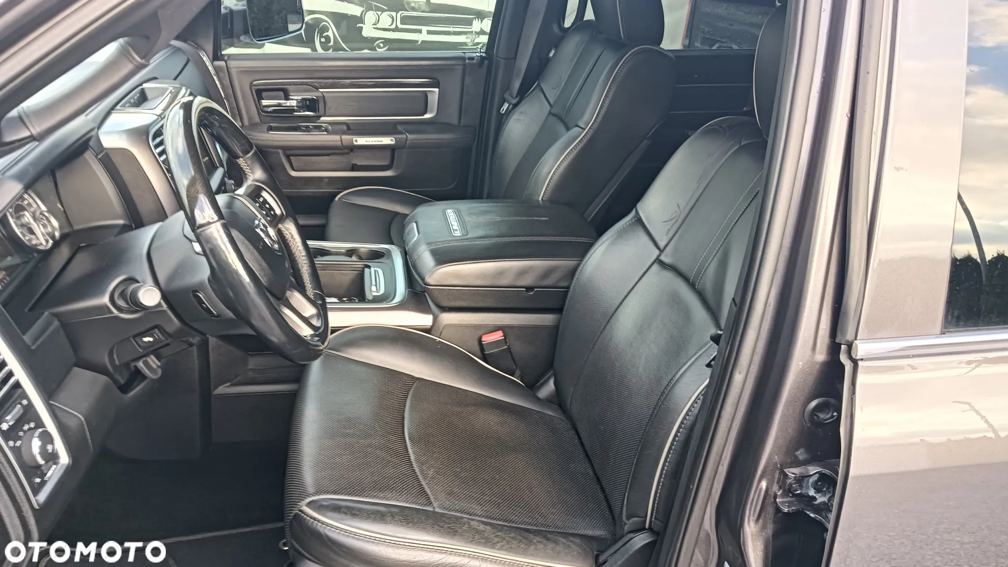 Dodge RAM 1500 5.7 4x4 - 14