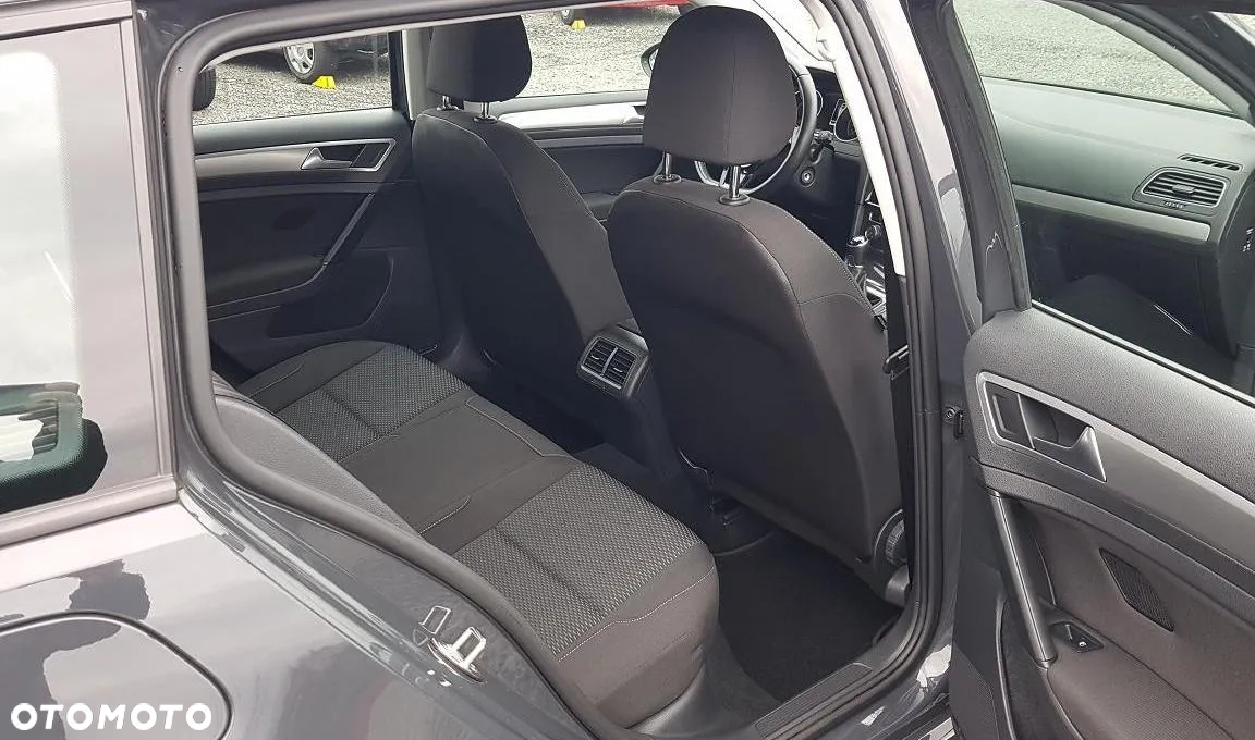 Volkswagen Golf - 33