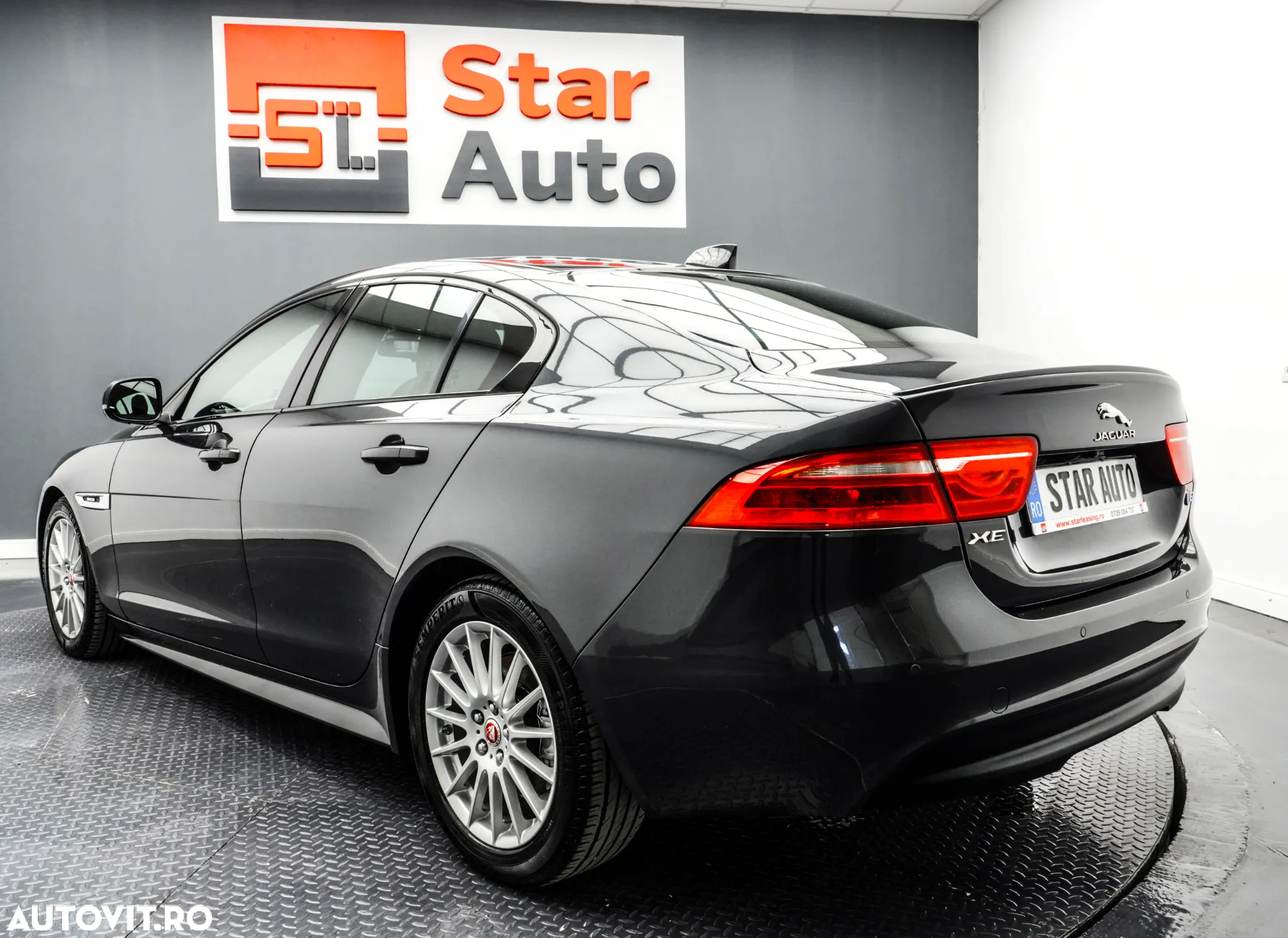 Jaguar XE 2.0 R-Sport - 5