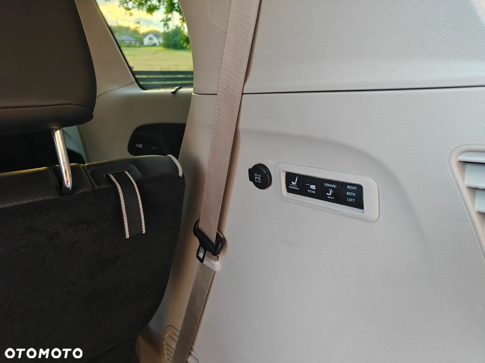 Chrysler Pacifica - 21