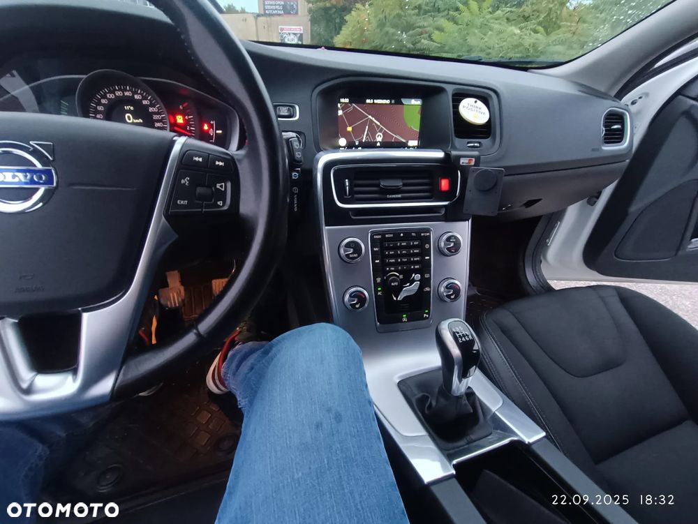 Volvo V60 Cross Country - 24