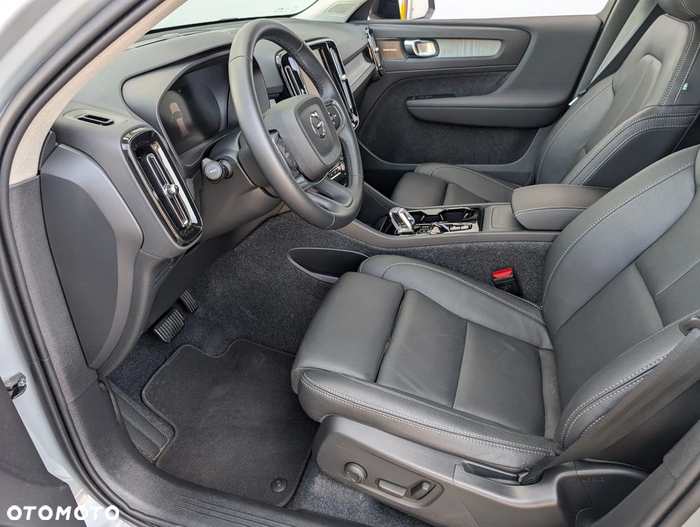Volvo XC 40 B4 AWD Ultimate Dark - 21