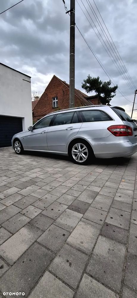 Mercedes-Benz Klasa E 250 T CDI DPF BlueEFFICIENCY 7G-TRONIC Avantgarde - 17