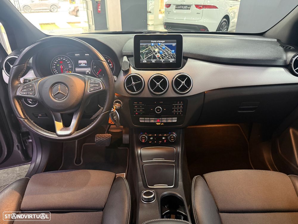 Mercedes-Benz B 180 (CDI) d 7G-DCT Urban — fotografia 17