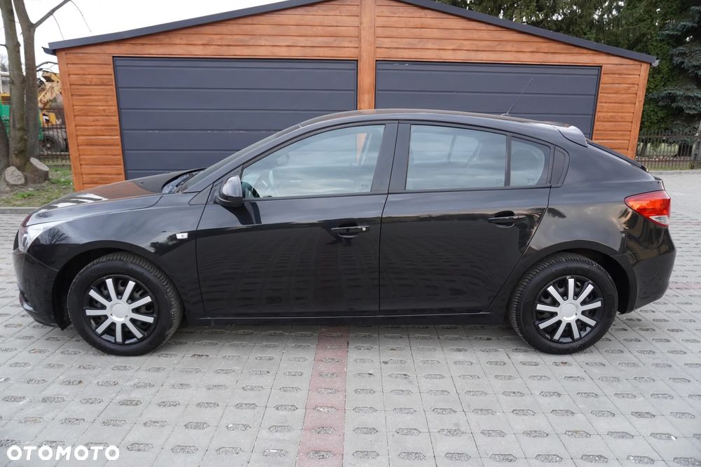 Chevrolet Cruze 1.6 LS+ - 3