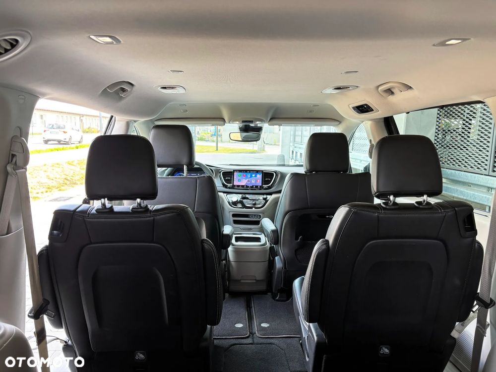 Chrysler Pacifica - 17