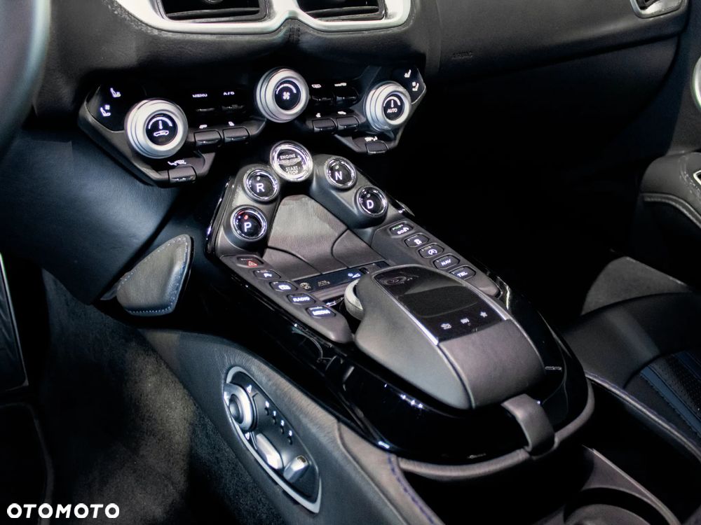Aston Martin V8 Vantage Standard - 10
