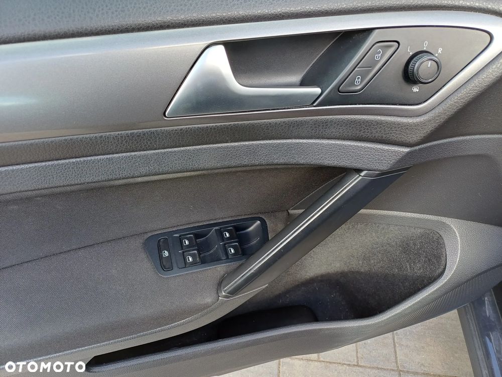 Volkswagen Golf - 24