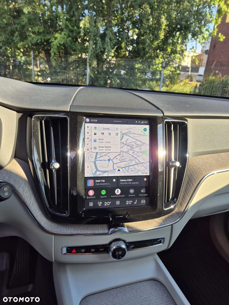 Volvo XC 60 B4 B Plus Dark - 13