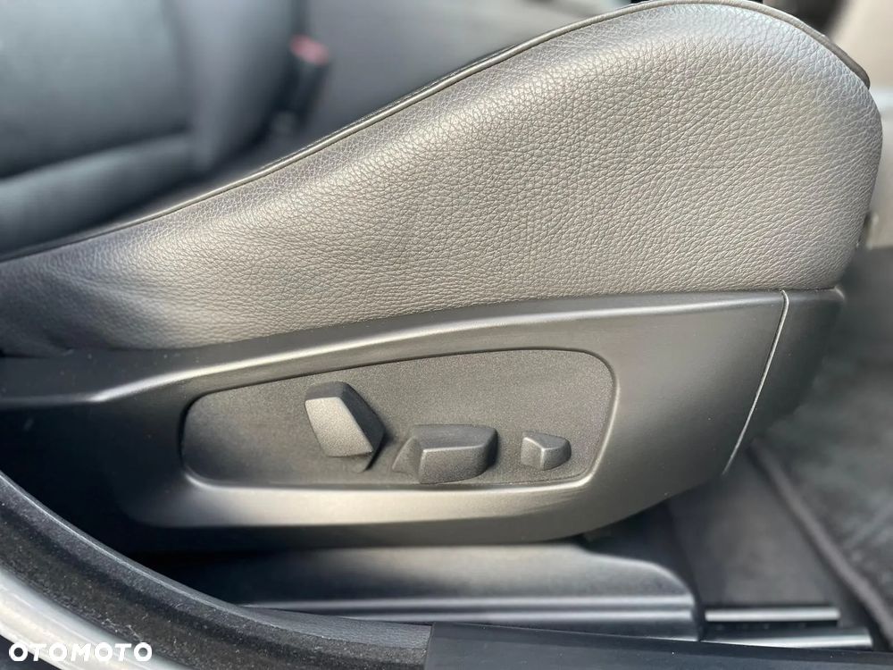 BMW Seria 5 530i - 32