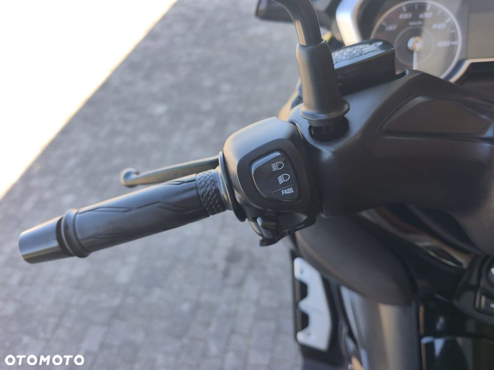 Yamaha X-max - 12