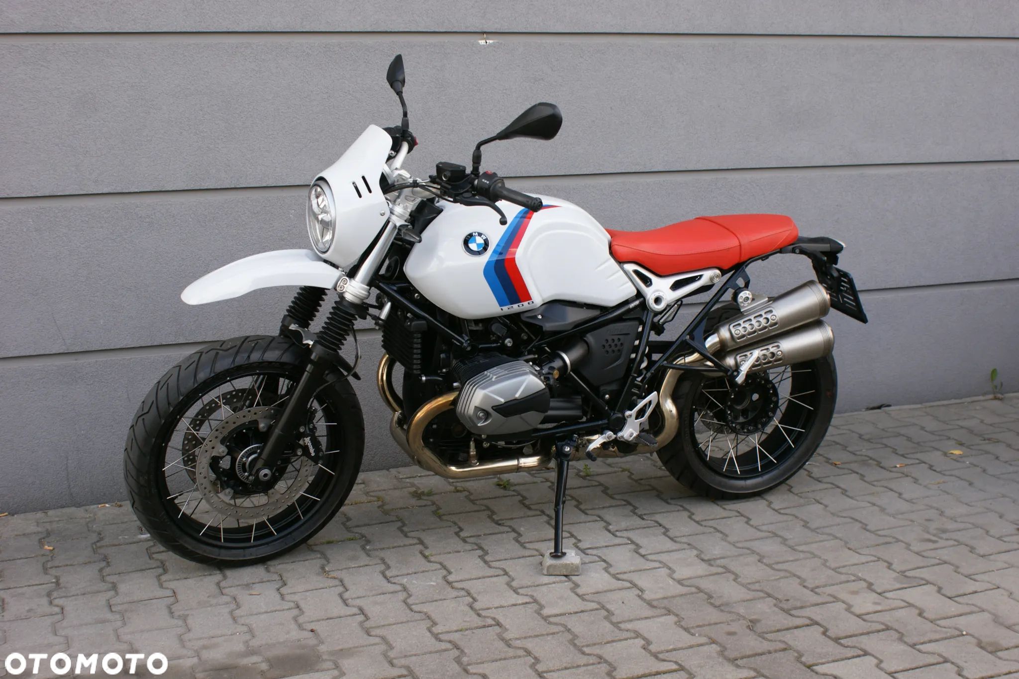 BMW R - 1