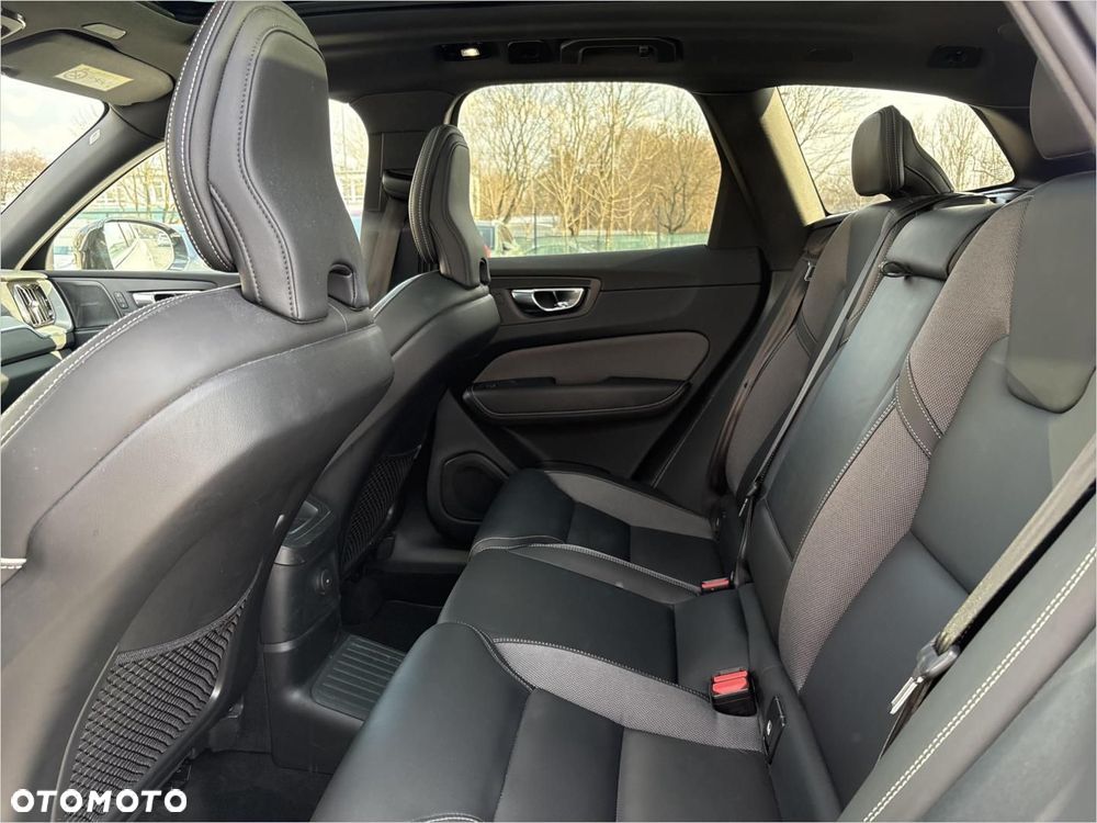 Volvo XC 60 T6 Plug-In Hybrid AWD Plus Dark - 16