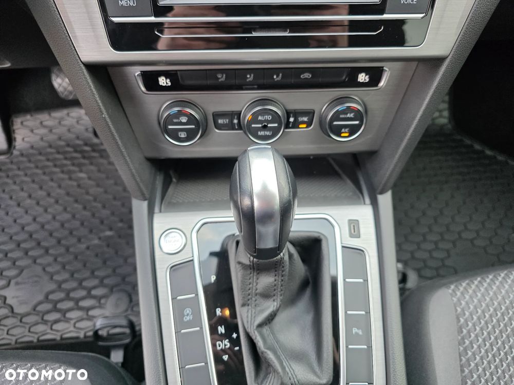 Volkswagen Passat - 21