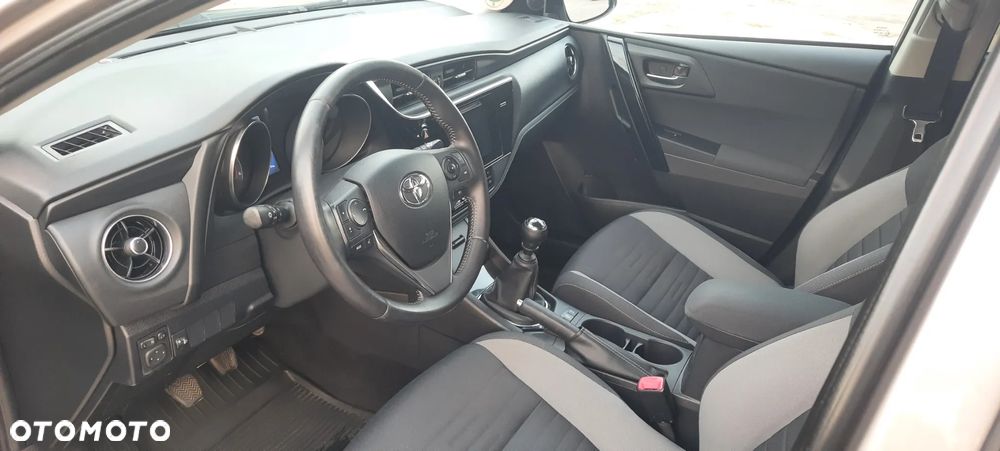 Toyota Auris 1.6 D-4D Prestige - 7