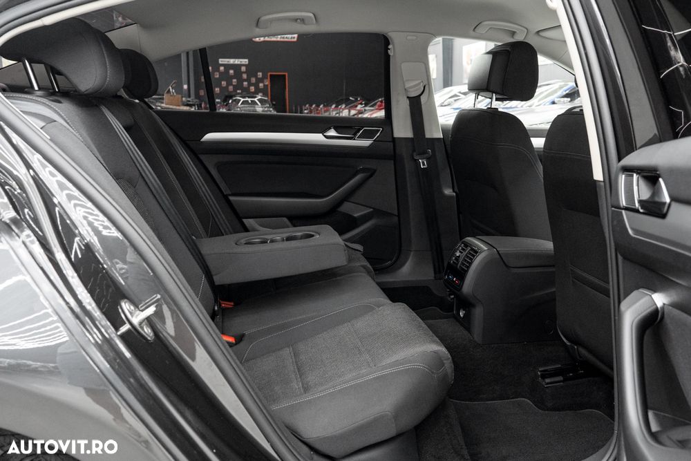 Volkswagen Passat 2.0 TDI DSG Trendline - 18
