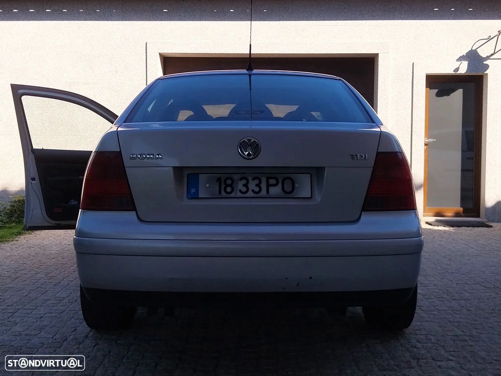 VW Bora 1.9 TDi Highline - 4