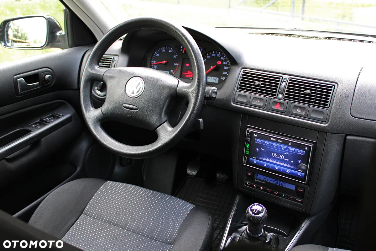 Volkswagen Golf - 6
