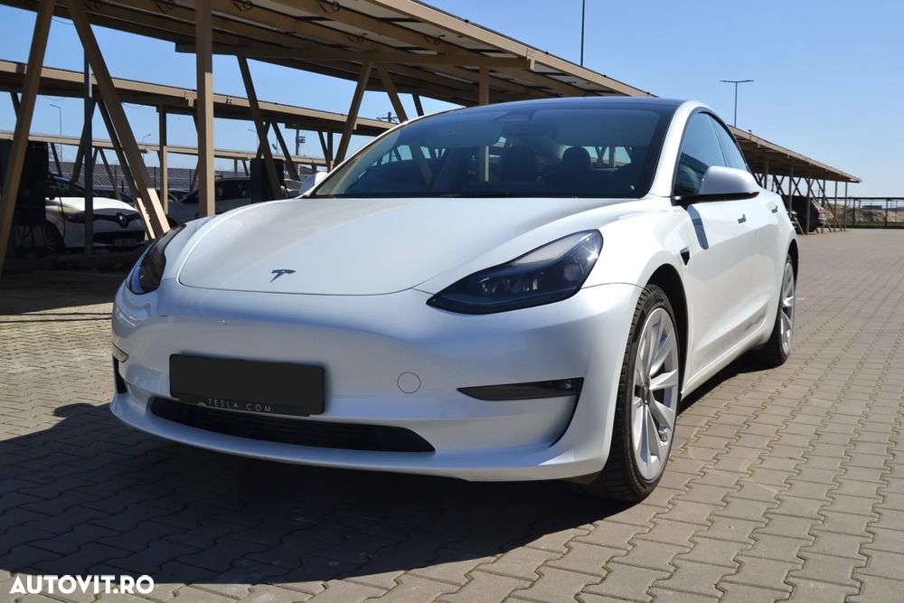 Tesla Model 3 - 1