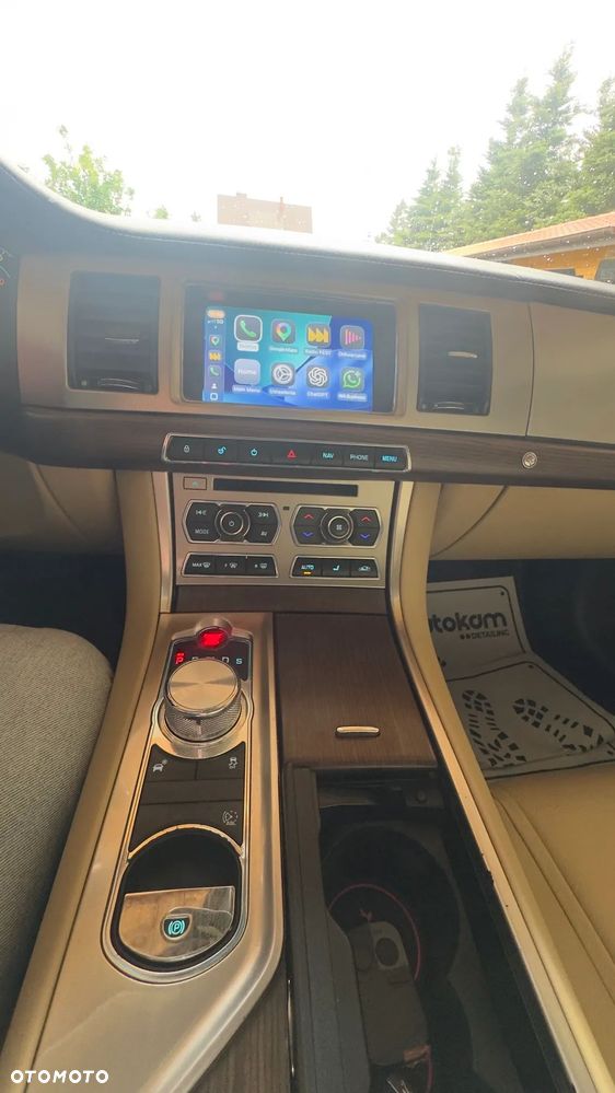 Jaguar XF 2.0 T Premium Luxury - 9
