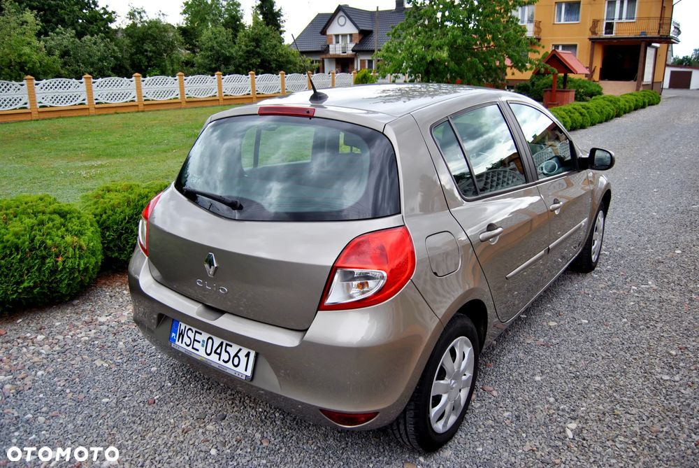 Renault Clio 1.2 16V Limited EU6 - 22