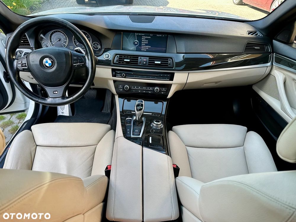 BMW Seria 5 550i xDrive Sport-Aut - 14
