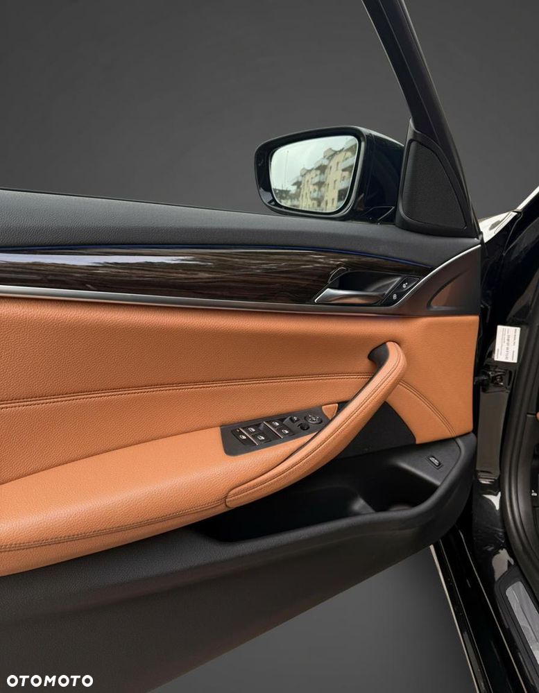 BMW Seria 5 525d Sport Line sport - 4