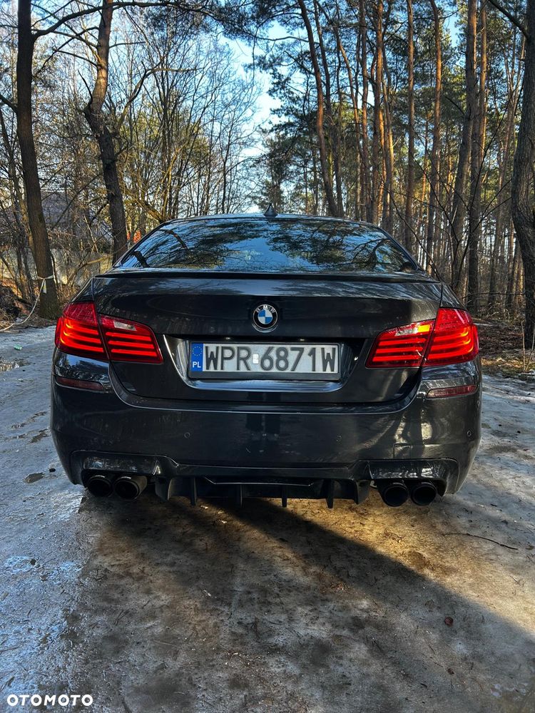BMW Seria 5 550i - 5