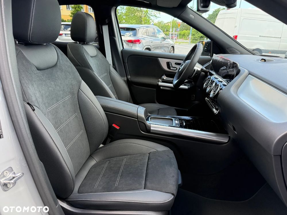 Mercedes-Benz GLA 220 mHEV 4-Matic AMG Line 8G-DCT - 22