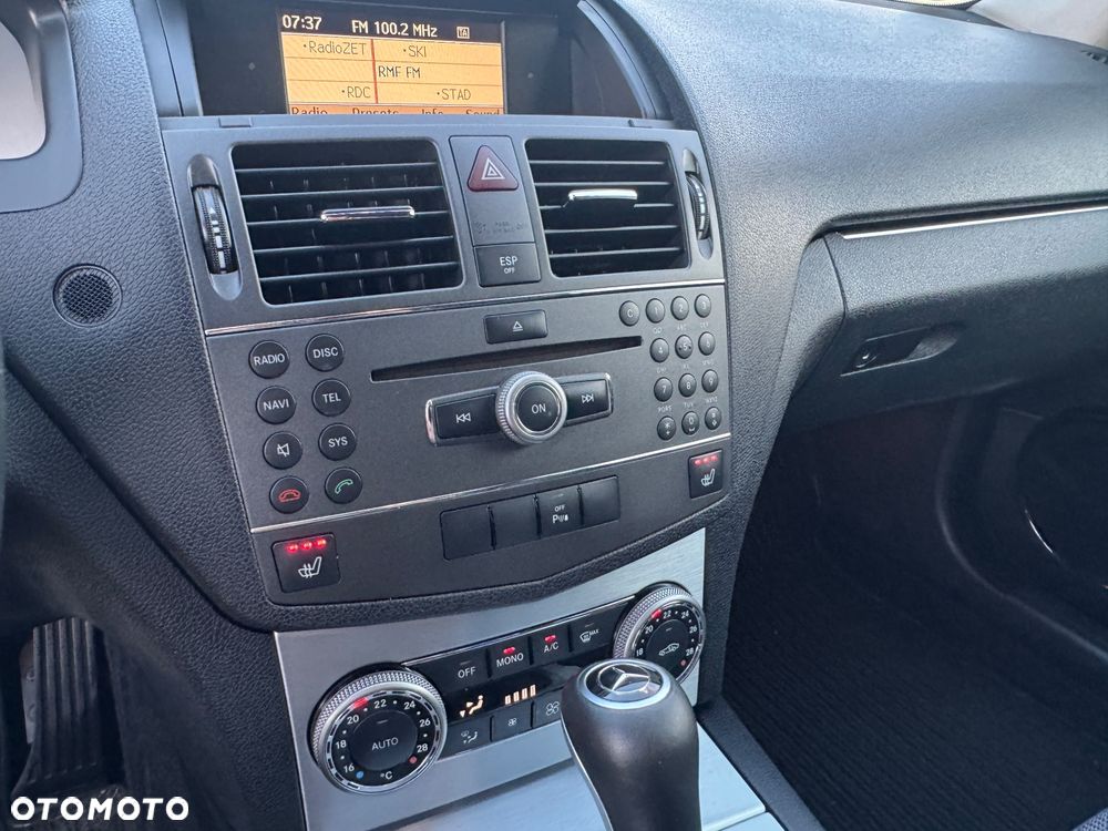 Mercedes-Benz Klasa C 180 CGI Automatik BlueEFFICIENCY Avantgarde - 34