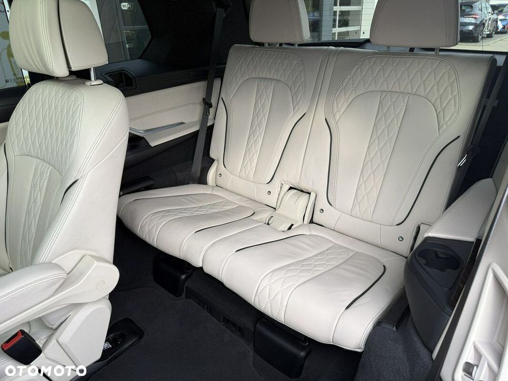 BMW X7 - 25
