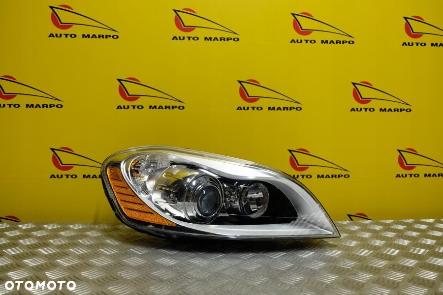 VOLVO XC60 2008-2013 REFLEKTOR LAMPA XENON SKRĘTNA R USA - 2