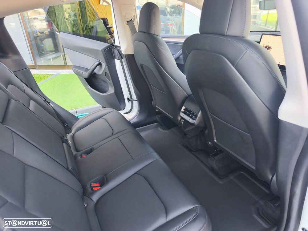 Tesla Model Y Long Range Dual Motor AWD - 10